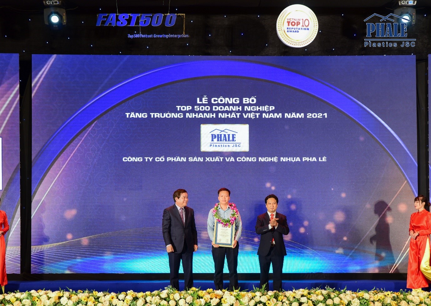Nhựa Pha Lê đạt TOP 10 Doanh nghiệp Tăng trưởng nhanh nhất Việt Nam